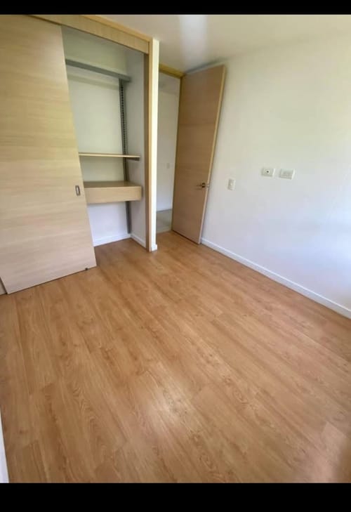 Apartamento en venta en Loma De Los Bernal, Medellín · foto 8 de 16