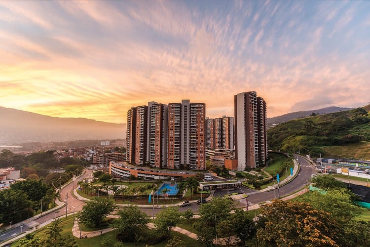 Apartamento en venta en Loma De Los Bernal, Medellín · foto 10 de 16