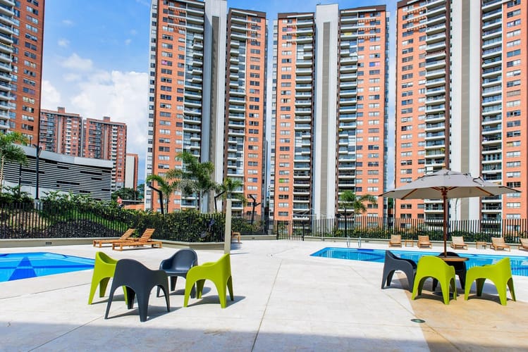 Apartamento en venta en Loma De Los Bernal, Medellín · foto 14 de 16