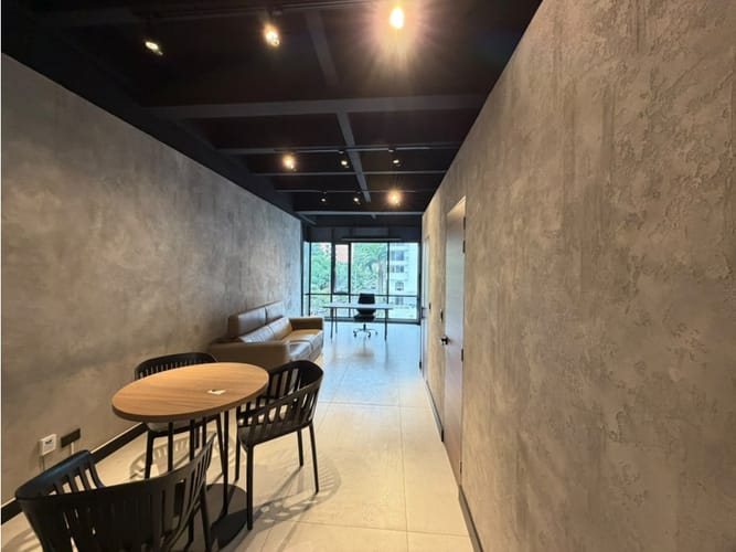 Oficina en arriendo en El Poblado, Medellín, 40 m² · foto 2 de 10