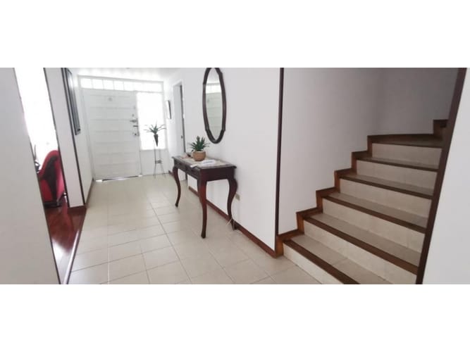 Casa de 4 alcobas en venta en Nueva Autopista, Bogotá, 187 m² · foto 10 de 22