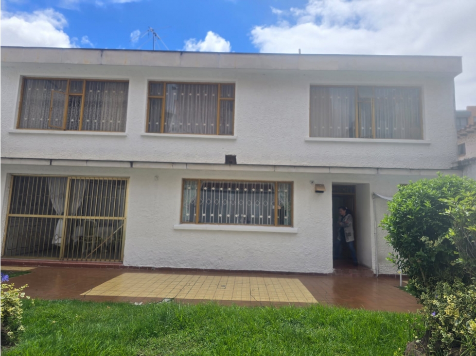 Casa en venta en Cedritos, Bogotá · foto 2 de 24