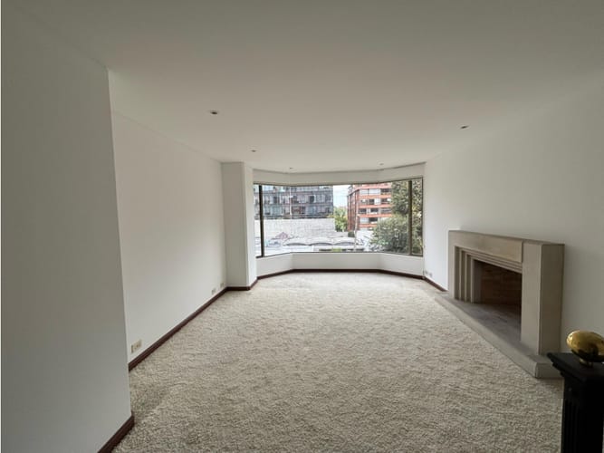 Apartamento de 3 alcobas en venta en Chico Norte, Bogotá, 252 m² · foto 2 de 8