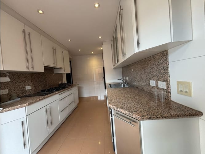 Apartamento de 3 alcobas en venta en Chico Norte, Bogotá, 252 m² · foto 3 de 8