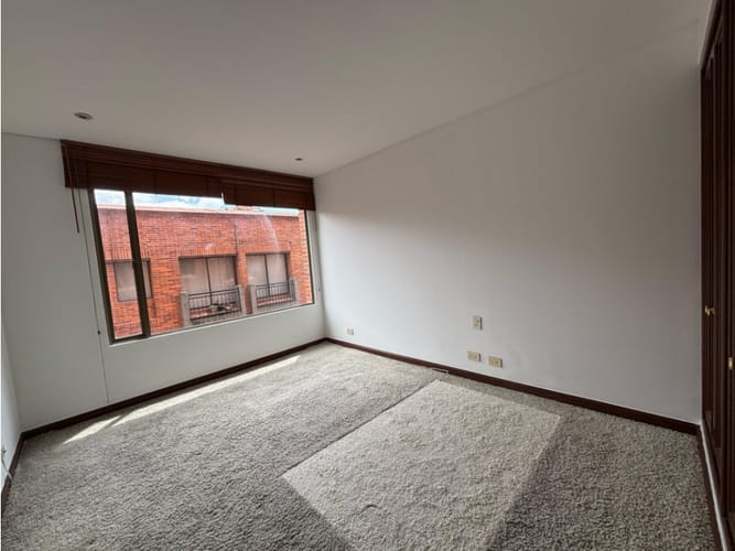 Apartamento de 3 alcobas en venta en Chico Norte, Bogotá, 252 m² · foto 5 de 8