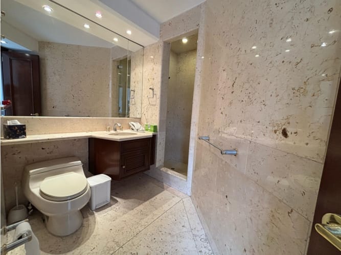 Apartamento de 3 alcobas en venta en Chico Norte, Bogotá, 252 m² · foto 8 de 8
