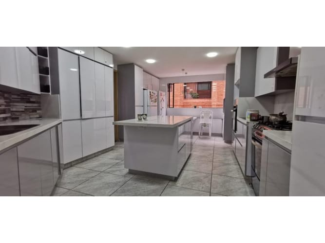 Apartamento de 4 alcobas en venta en Santa Barbara Oriental, Bogotá, 403 m² · foto 2 de 24