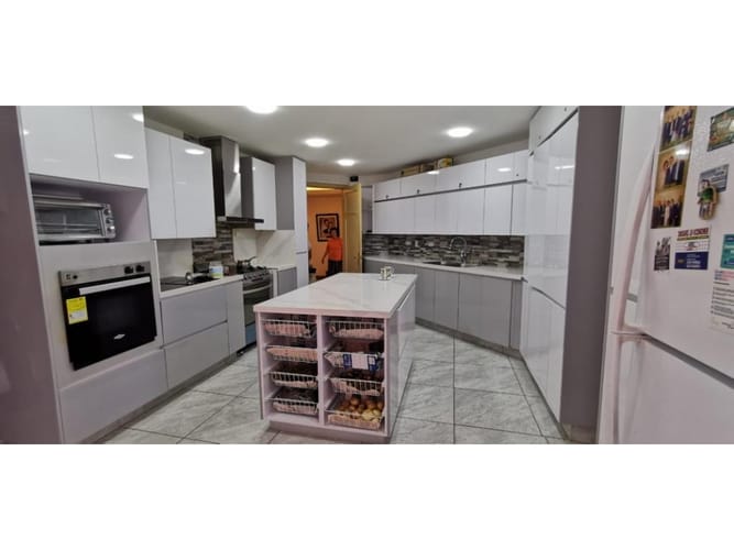 Apartamento de 4 alcobas en venta en Santa Barbara Oriental, Bogotá, 403 m² · foto 3 de 24