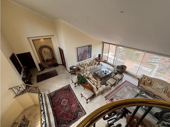 Apartamento de 3 alcobas en venta en Santa Barbara Central, Bogotá, 470 m² · foto 2 de 17