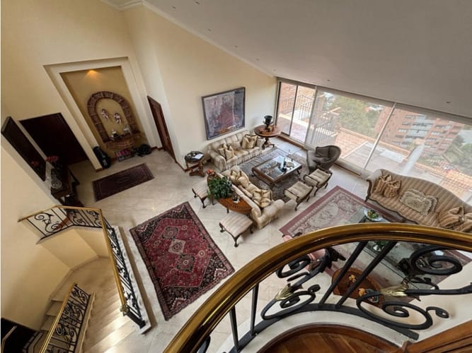 Apartamento de 3 alcobas en venta en Santa Barbara Central, Bogotá, 470 m² · foto 3 de 17
