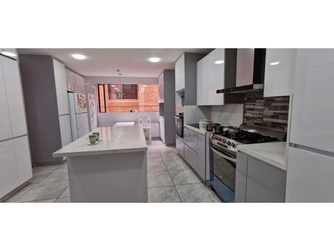 Apartamento de 4 alcobas en venta en Santa Barbara Oriental, Bogotá, 403 m² · foto 6 de 24