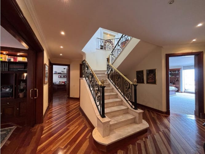 Apartamento de 3 alcobas en venta en Santa Barbara Central, Bogotá, 470 m² · foto 10 de 17