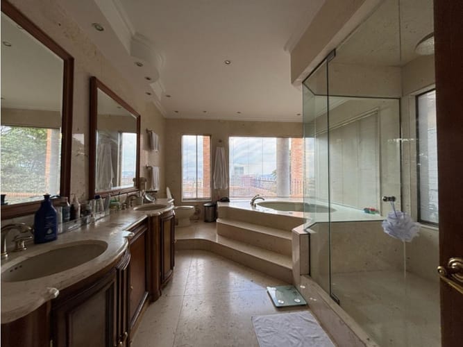 Apartamento de 3 alcobas en venta en Santa Barbara Central, Bogotá, 470 m² · foto 14 de 17