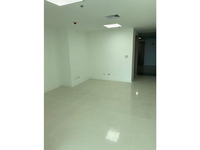 Local en venta en Terrazas De Menzuli, Bucaramanga, 45 m² · foto 3 de 7