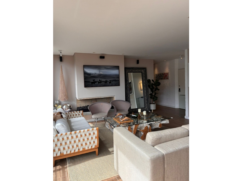 Apartamento en venta en Los Rosales, Bogotá · foto 2 de 24