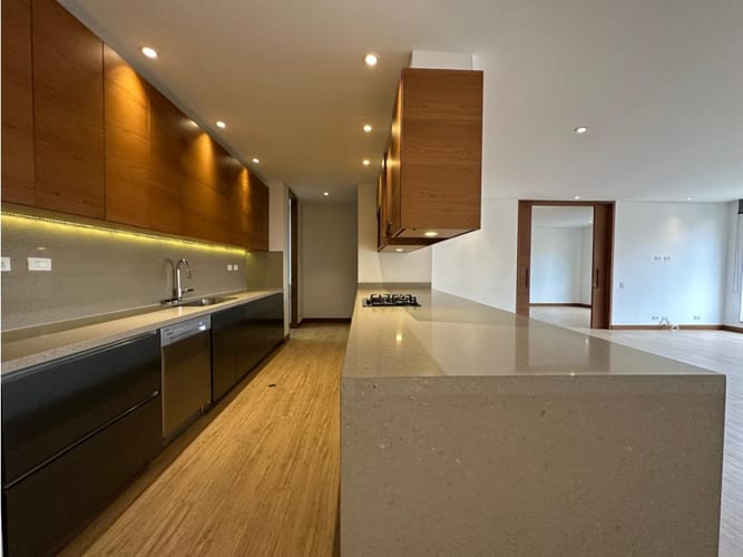 Apartamento de 2 alcobas en venta en Santa Barbara Alta, Bogotá, 145 m² · foto 3 de 14