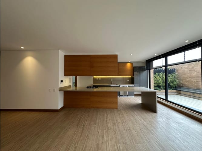 Apartamento de 2 alcobas en venta en Santa Barbara Alta, Bogotá, 147 m² · foto 3 de 21