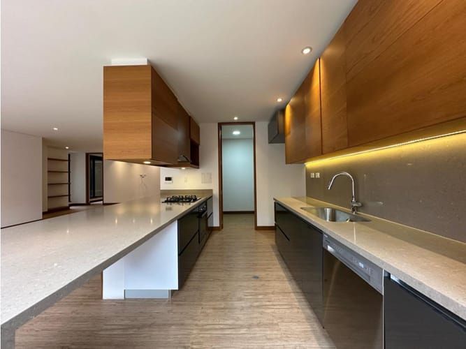 Apartamento de 2 alcobas en venta en Santa Barbara Alta, Bogotá, 147 m² · foto 6 de 21