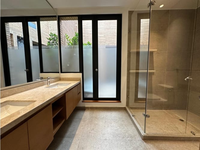 Apartamento de 2 alcobas en venta en Santa Barbara Alta, Bogotá, 147 m² · foto 8 de 21