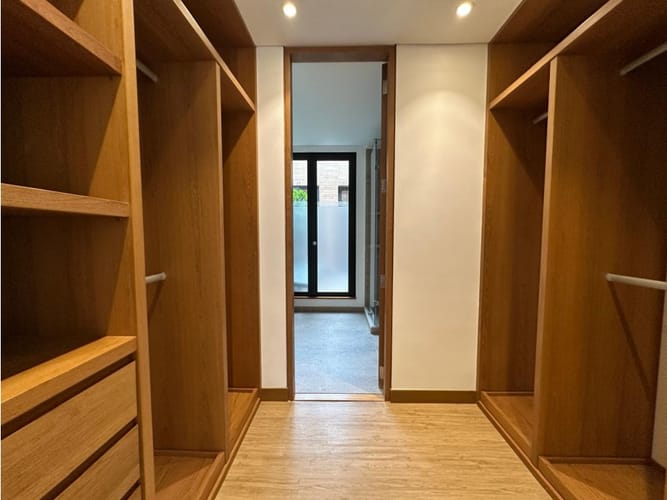 Apartamento de 2 alcobas en venta en Santa Barbara Alta, Bogotá, 147 m² · foto 12 de 21