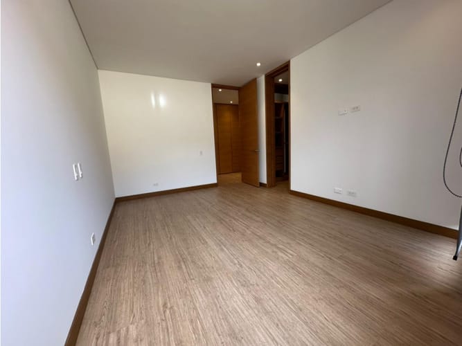 Apartamento de 2 alcobas en venta en Santa Barbara Alta, Bogotá, 181 m² · foto 7 de 16