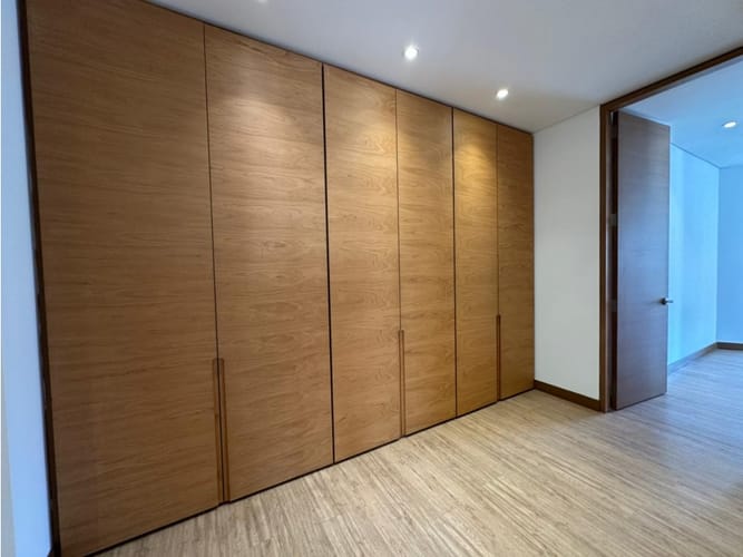 Apartamento de 2 alcobas en venta en Santa Barbara Alta, Bogotá, 181 m² · foto 8 de 16