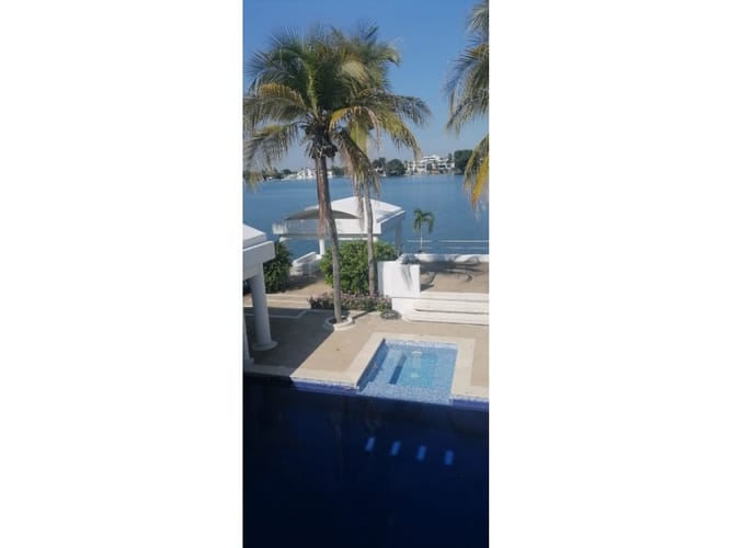 Casa de 5 alcobas en venta en Girardot, Girardot, 449 m² · foto 4 de 9