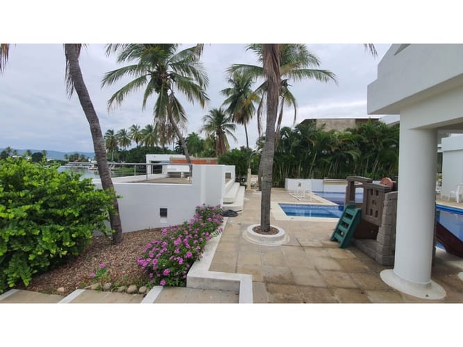 Casa de 5 alcobas en venta en Girardot, Girardot, 449 m² · foto 6 de 9