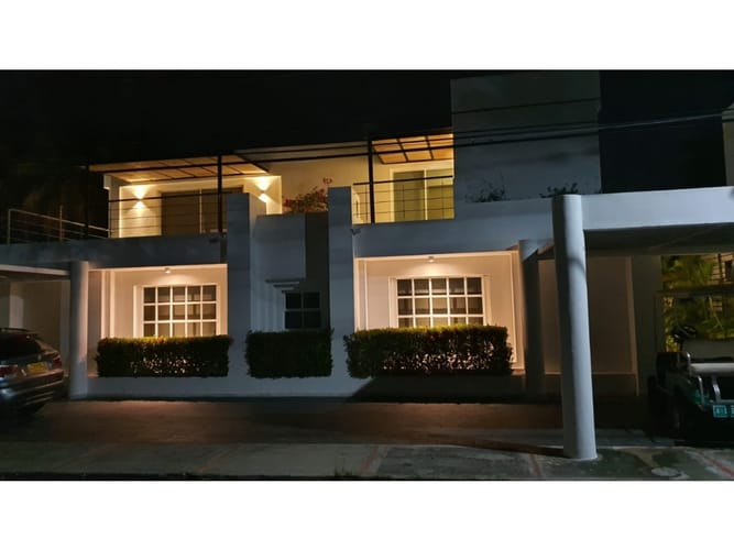 Casa de 5 alcobas en venta en Girardot, Girardot, 449 m² · foto 8 de 9