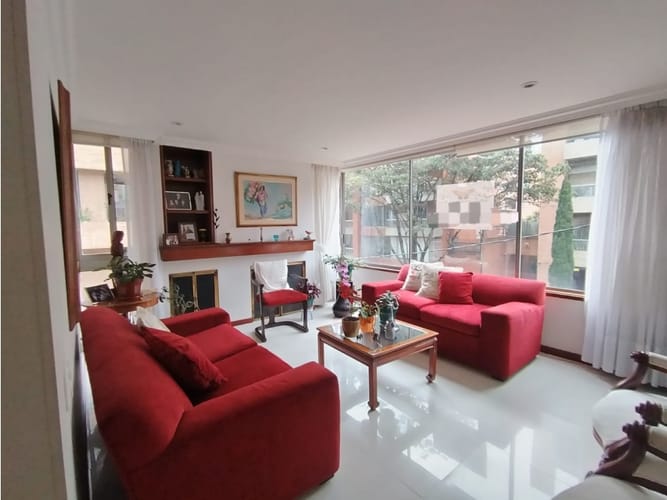 Apartamento de 3 alcobas en venta en Chicó Reservado, Bogotá, 130 m² · foto 2 de 24