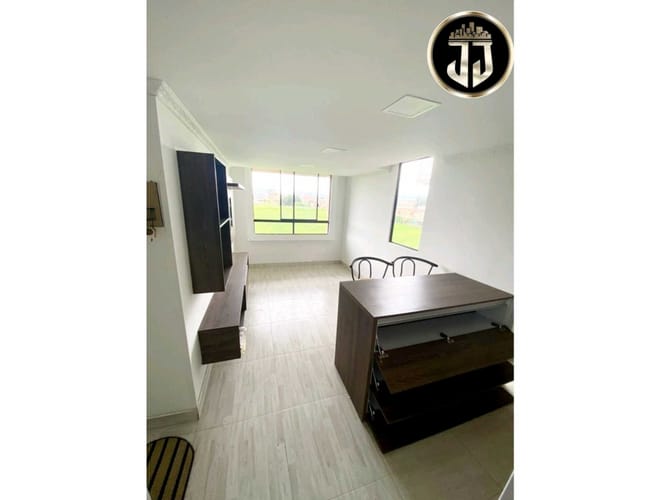 Apartamento de 3 alcobas en venta en San Luis, Madrid, 56 m² · foto 2 de 8