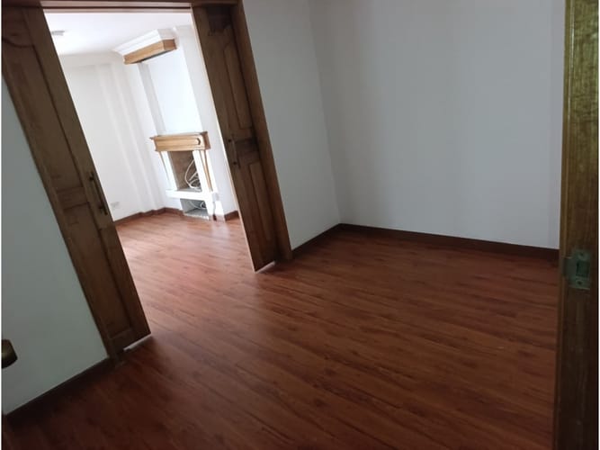 Apartamento de 3 alcobas en venta en La Carolina, Bogotá, 133 m² · foto 3 de 16