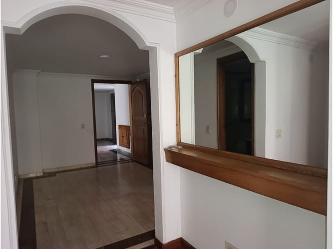 Apartamento de 3 alcobas en venta en La Carolina, Bogotá, 133 m² · foto 4 de 16