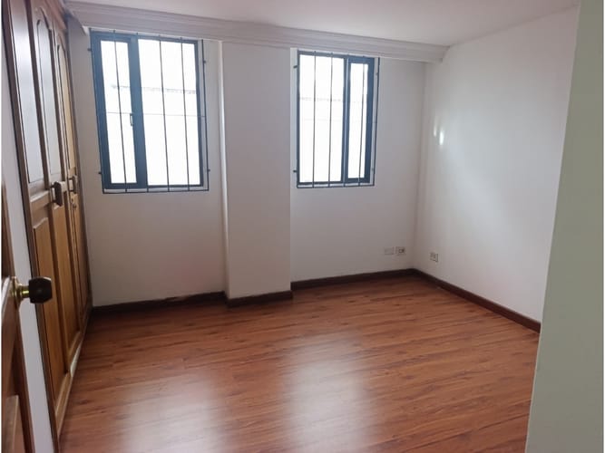 Apartamento de 3 alcobas en venta en La Carolina, Bogotá, 133 m² · foto 8 de 16