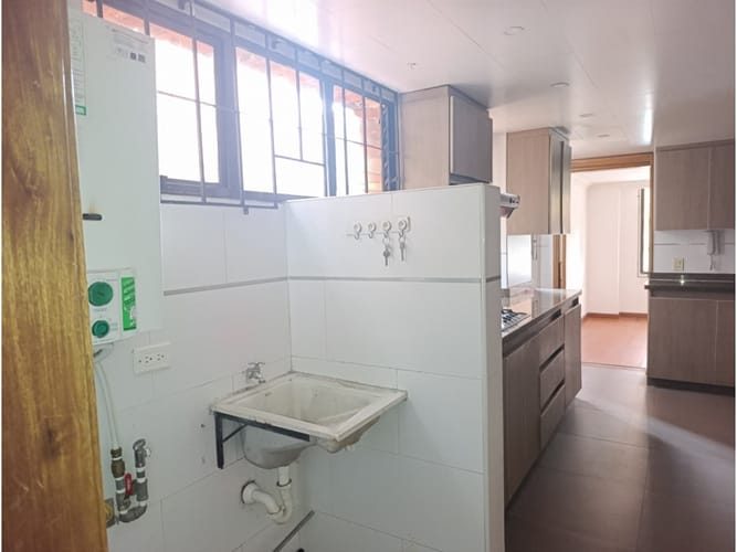 Apartamento de 3 alcobas en venta en La Carolina, Bogotá, 133 m² · foto 14 de 16