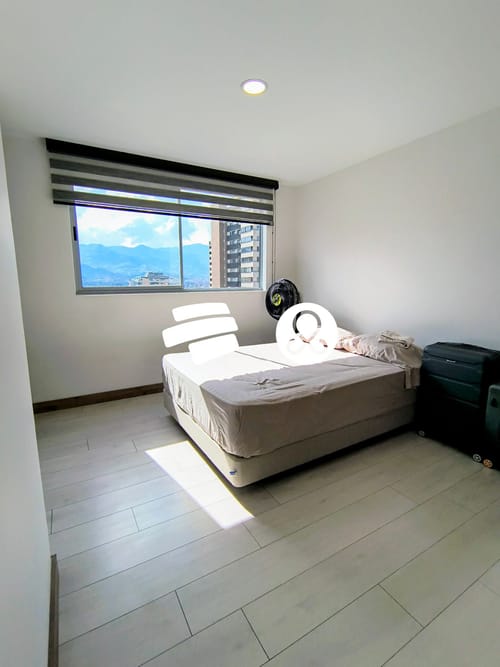 Apartamento de 2 alcobas en venta en El Poblado, Medellín, 87 m² · foto 5 de 19