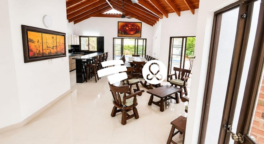 Casa de 4 alcobas en venta en Ricaurte, 425 m² · foto 3 de 18