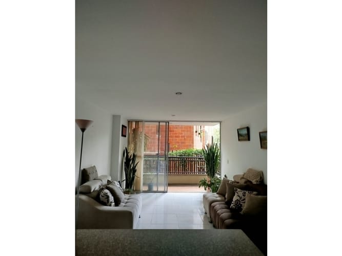 Apartamento de 3 alcobas en venta en La Maria, Copacabana, 80 m² · foto 5 de 19