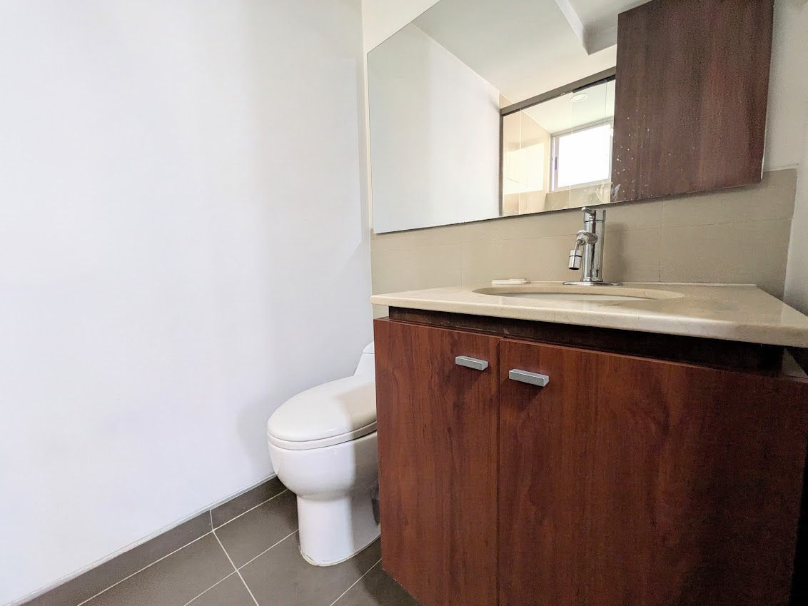 Apartamento en venta en El Poblado, Medellín · foto 2 de 9