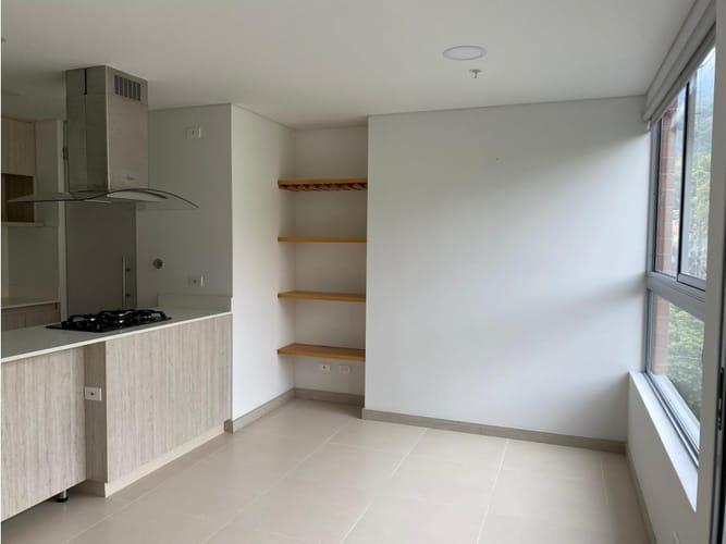 Apartamento de 3 alcobas en arriendo en Loma Del Escobero, Medellín, 80 m² · foto 3 de 9