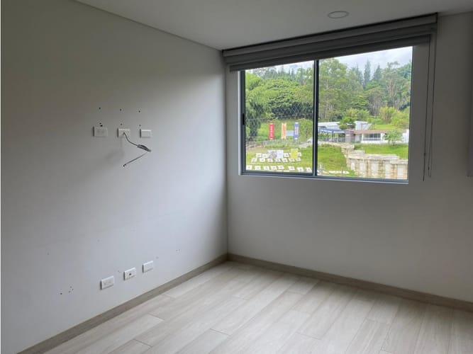 Apartamento de 3 alcobas en arriendo en Loma Del Escobero, Medellín, 80 m² · foto 4 de 9