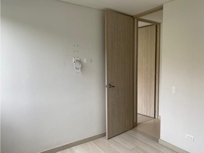 Apartamento de 3 alcobas en arriendo en Loma Del Escobero, Medellín, 80 m² · foto 8 de 9