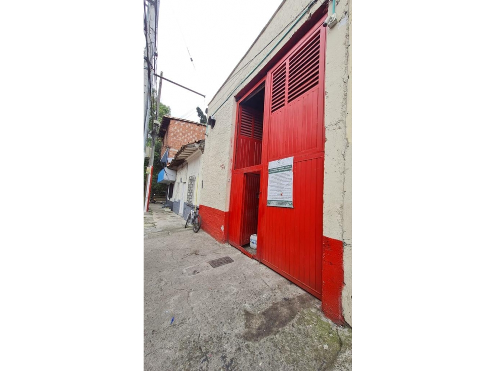 Bodega en venta en Trinidad, Medellín, 244 m² · foto 2 de 8