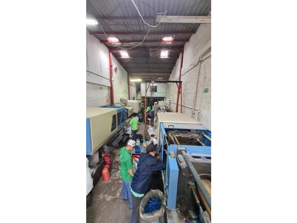 Bodega en venta en Trinidad, Medellín, 244 m² · foto 4 de 8