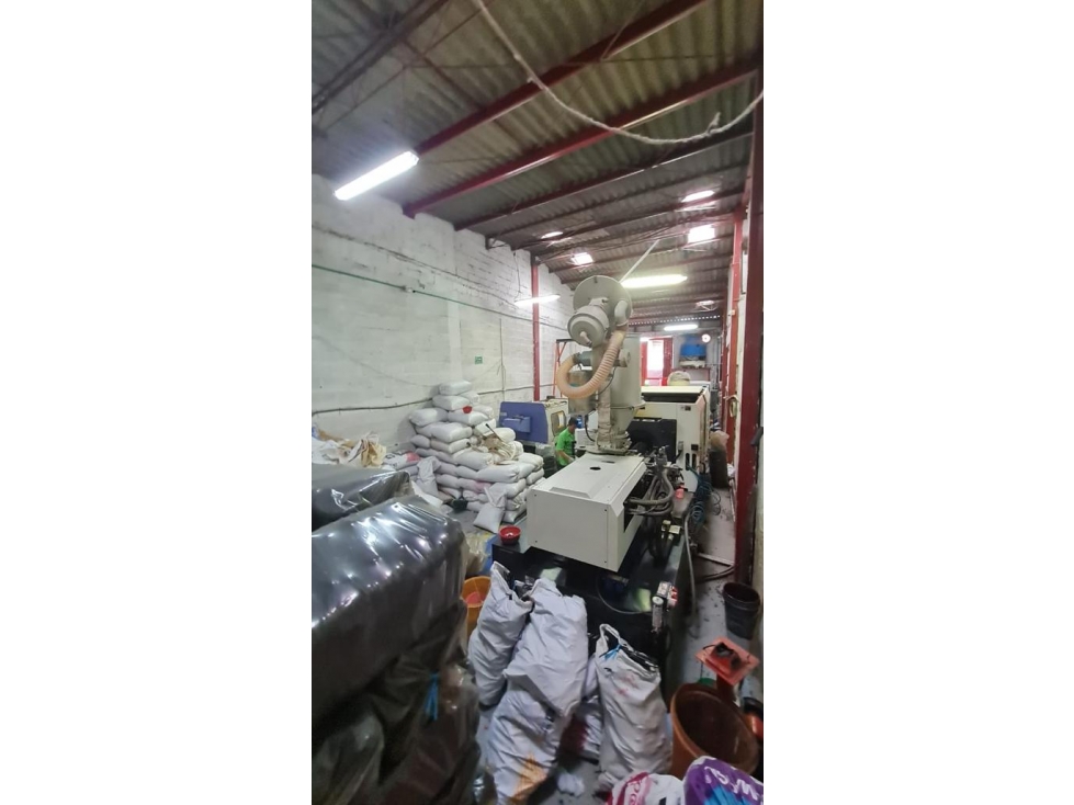 Bodega en venta en Trinidad, Medellín, 244 m² · foto 6 de 8