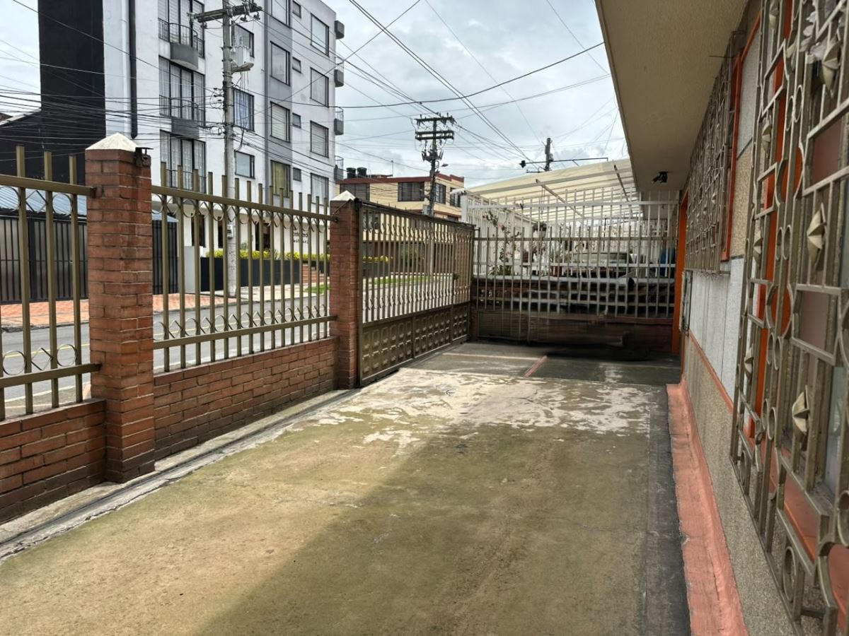 Casa en venta en Engativá, Bogotá · foto 3 de 24