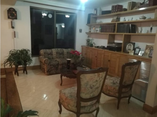 Apartamento de 4 alcobas en venta en San Lucas, Medellín, 261 m² · foto 3 de 16