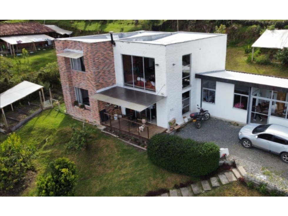 Casa de 4 alcobas en venta en El Carmen De Viboral, El Carmen de Viboral, 190 m² · foto 9 de 12