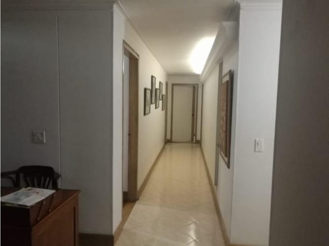 Apartamento de 4 alcobas en venta en San Lucas, Medellín, 261 m² · foto 9 de 16