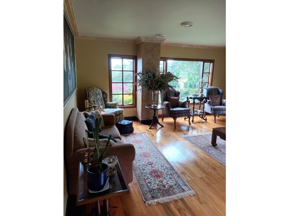 Casa de 4 alcobas en venta en El Capiro, Rionegro, 560 m² · foto 2 de 24